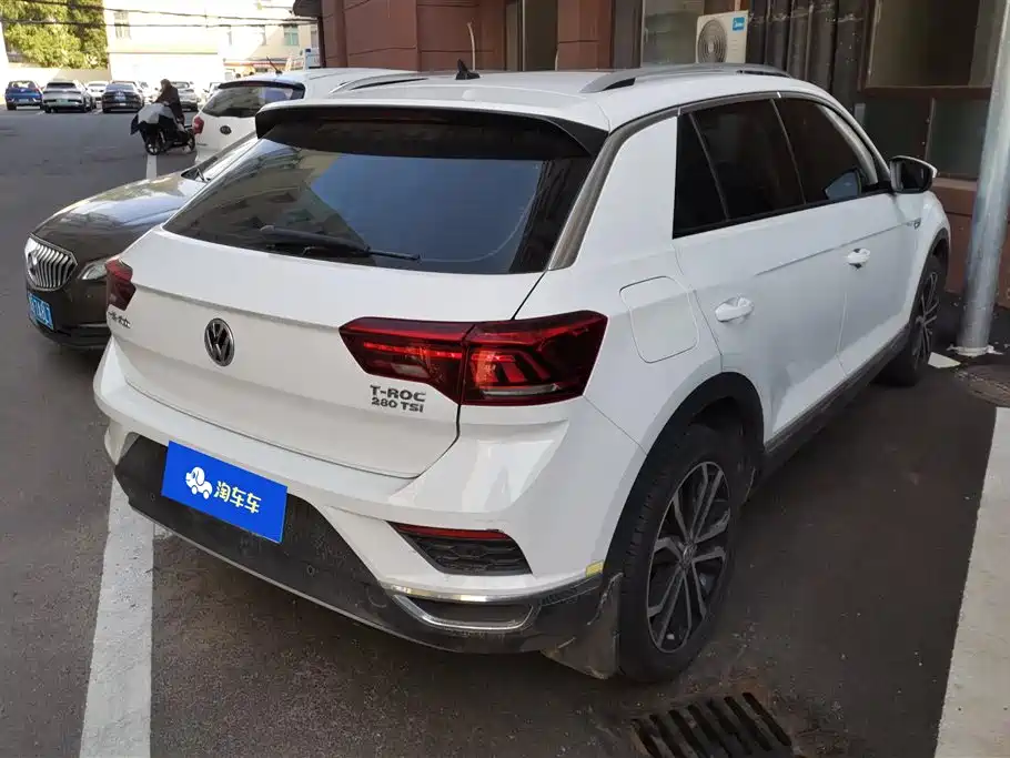 Volkswagen T-ROC exploring Songs