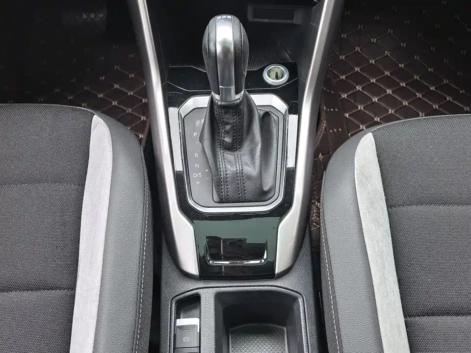 Volkswagen T-ROC exploring Songs