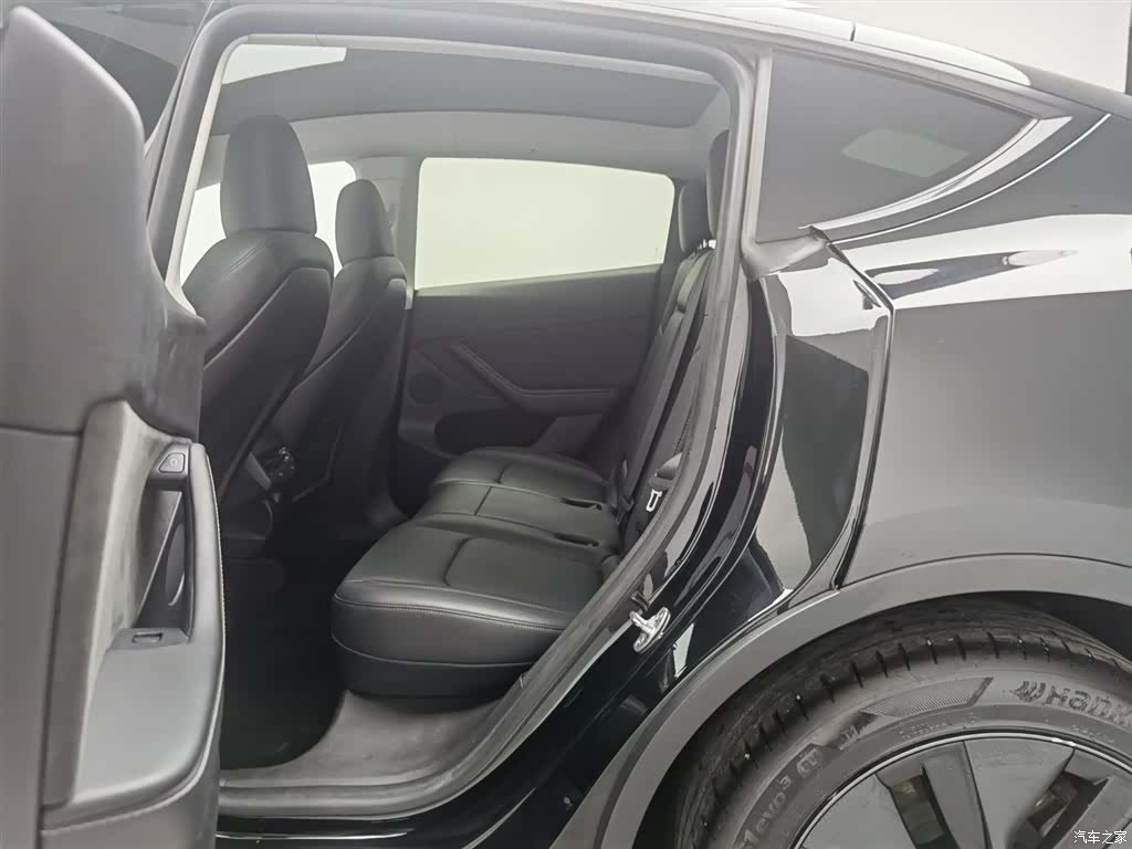 Tesla Model Y, 2023 15