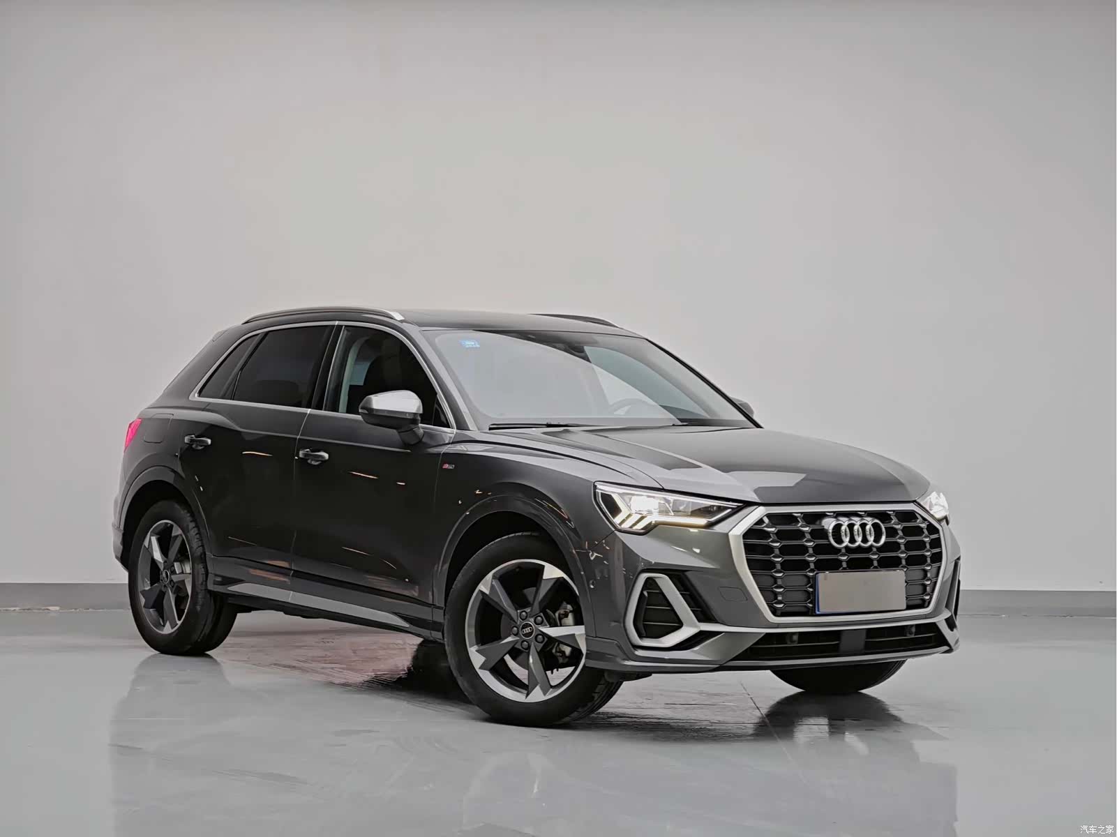 Audi Q3, 2023 3