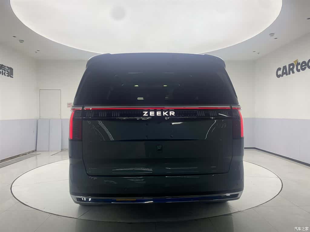 Zeekr 009, 2025 6