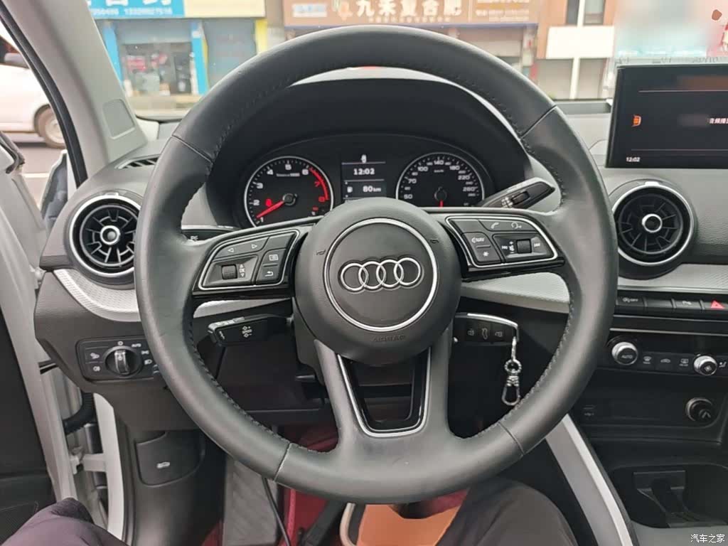 Audi Q2L, 2019 11