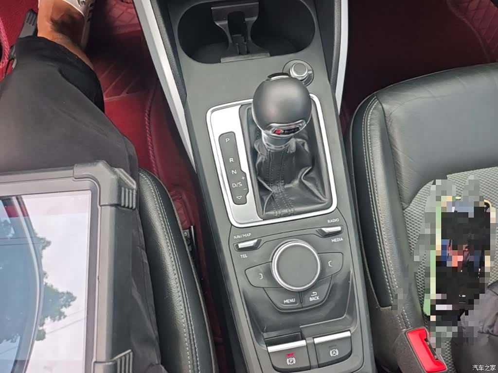 Audi Q2L, 2019 14