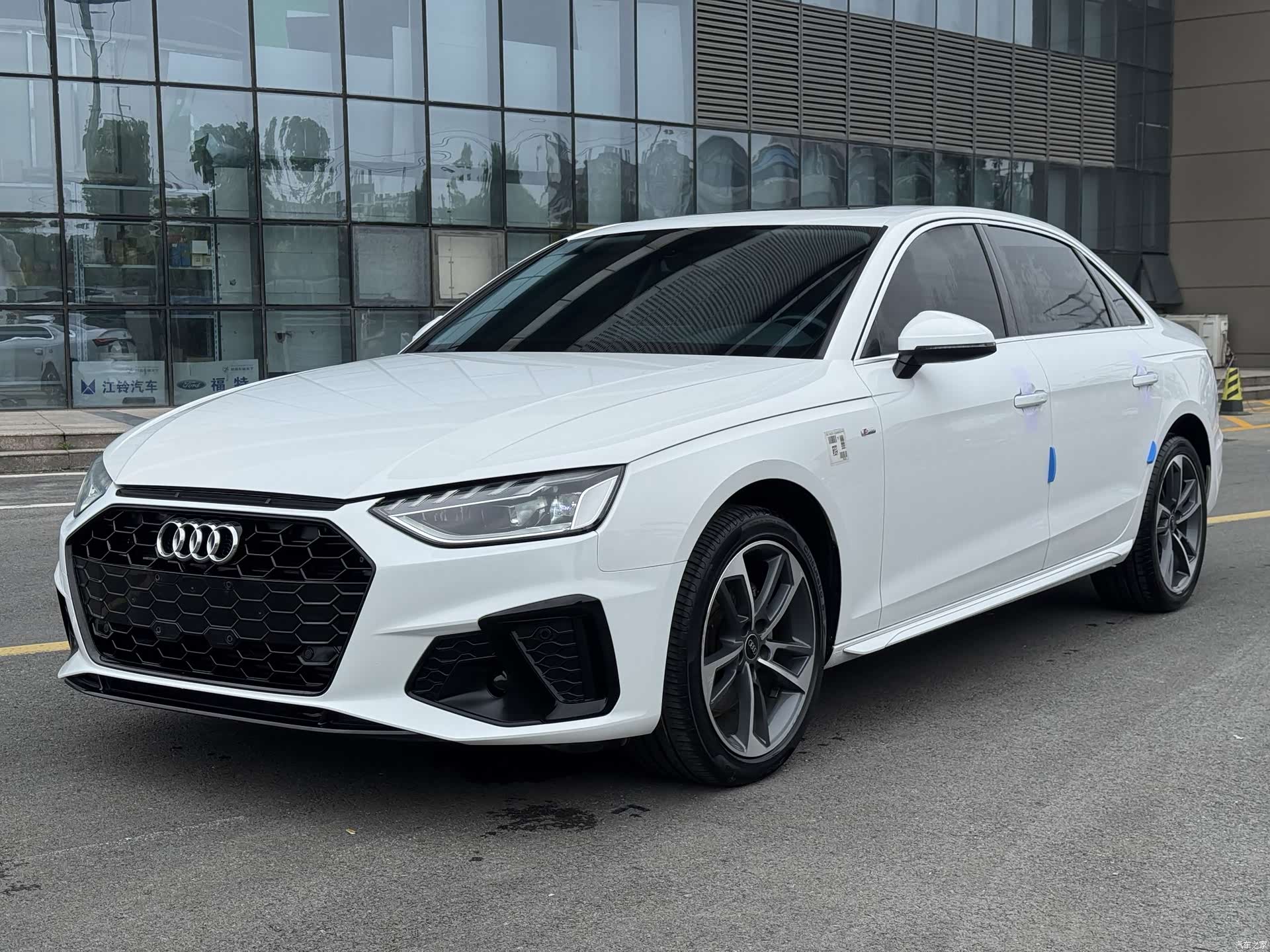 Audi A4L, 2022 1