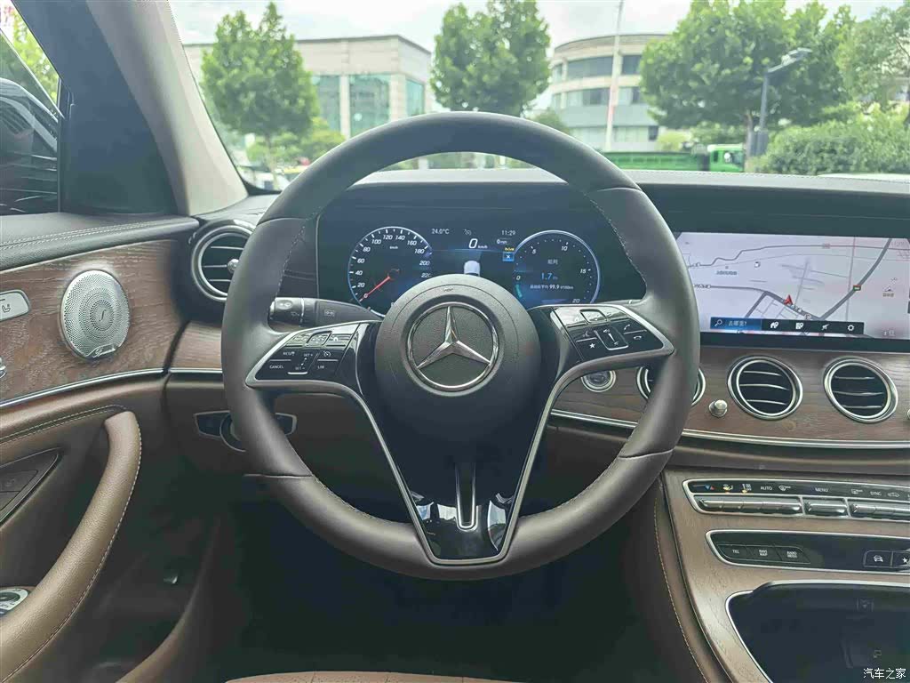 Mercedes-Benz E-Class, 2023 10