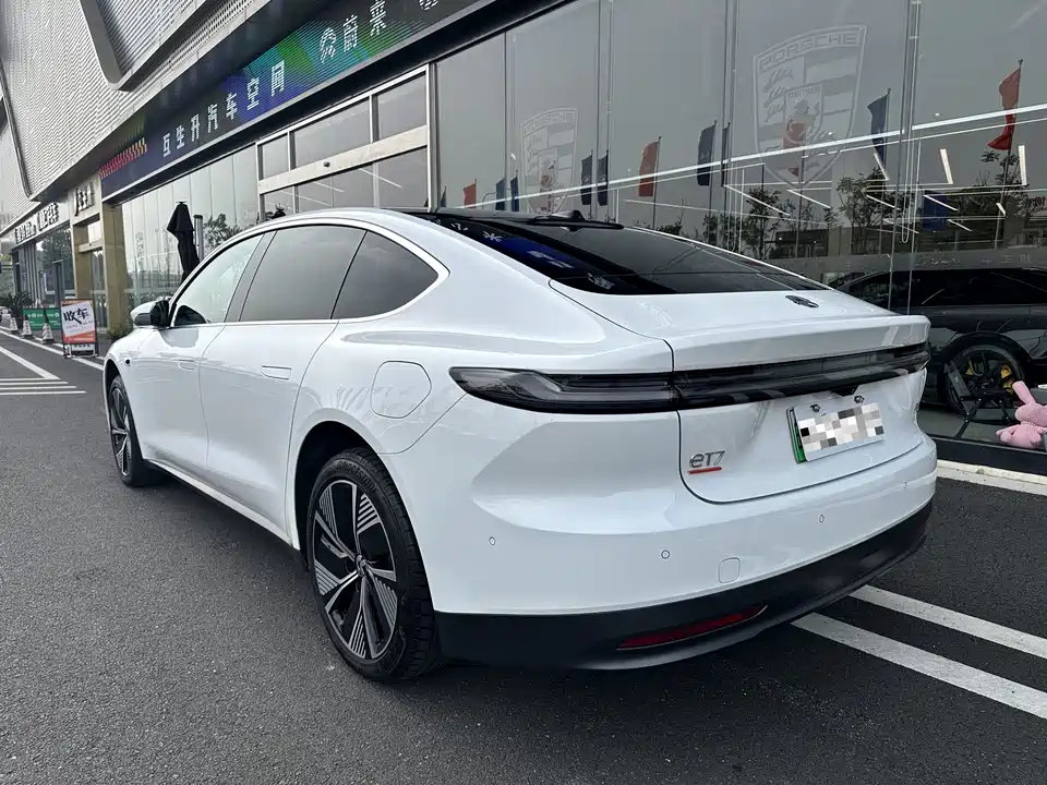 NIO ET7