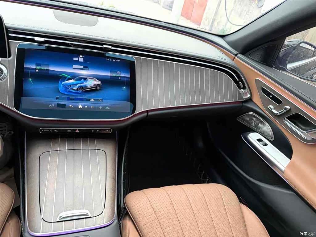 Mercedes-Benz E-Class, 2024 11