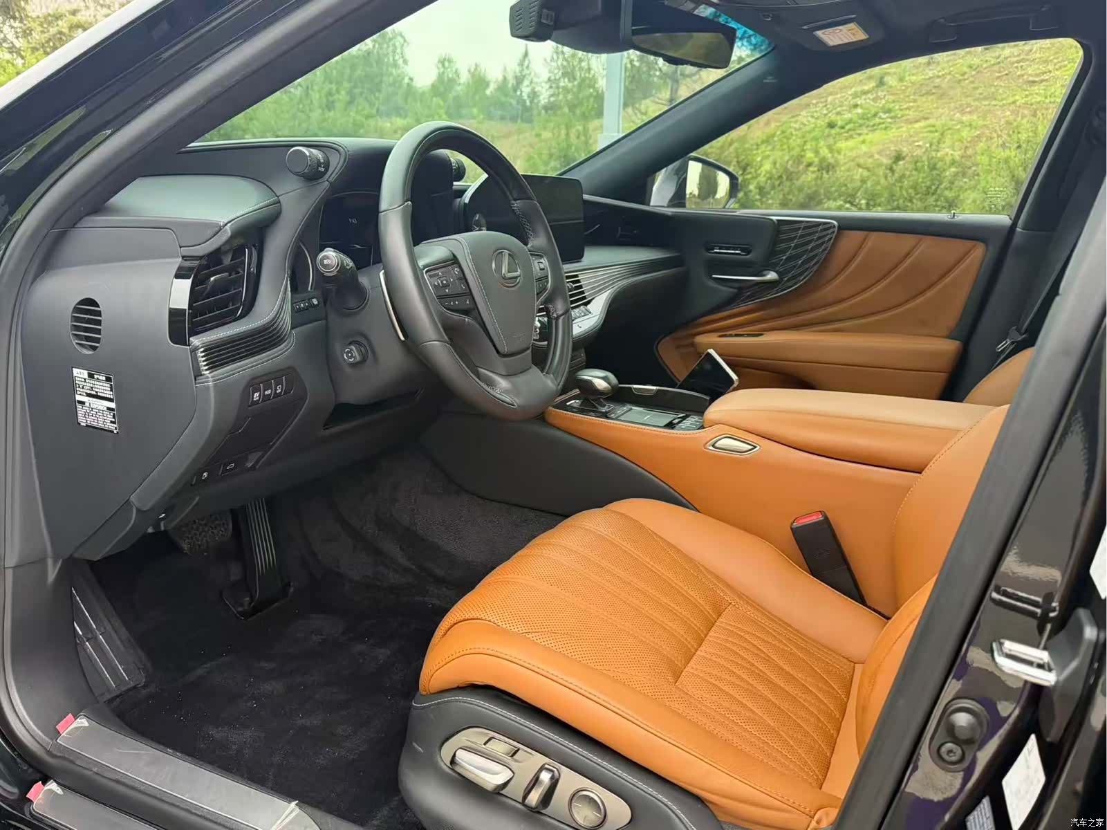 Lexus LS, 2021 4