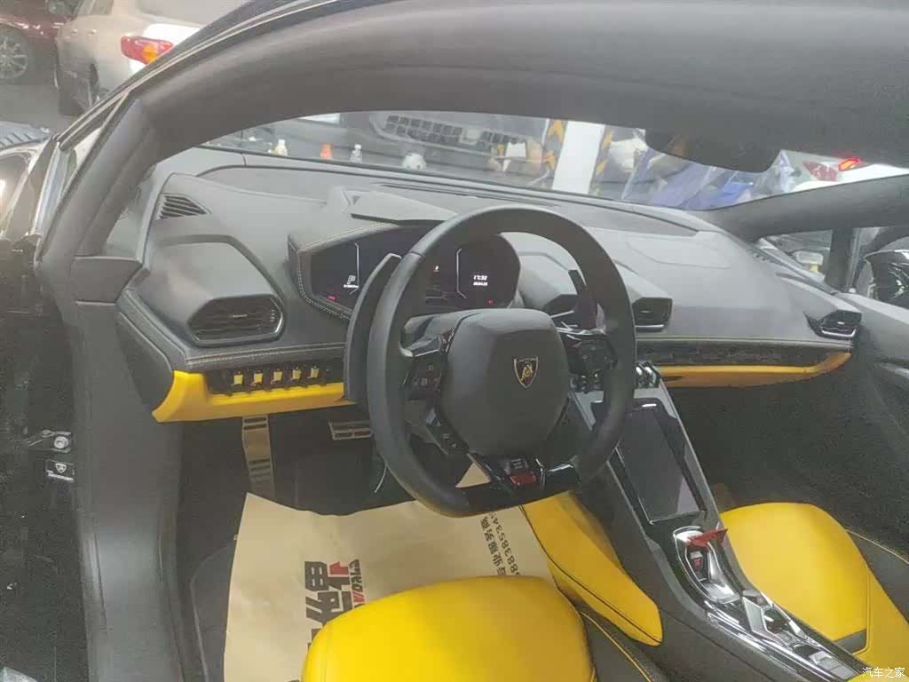 Lamborghini Huracán, 2023 3