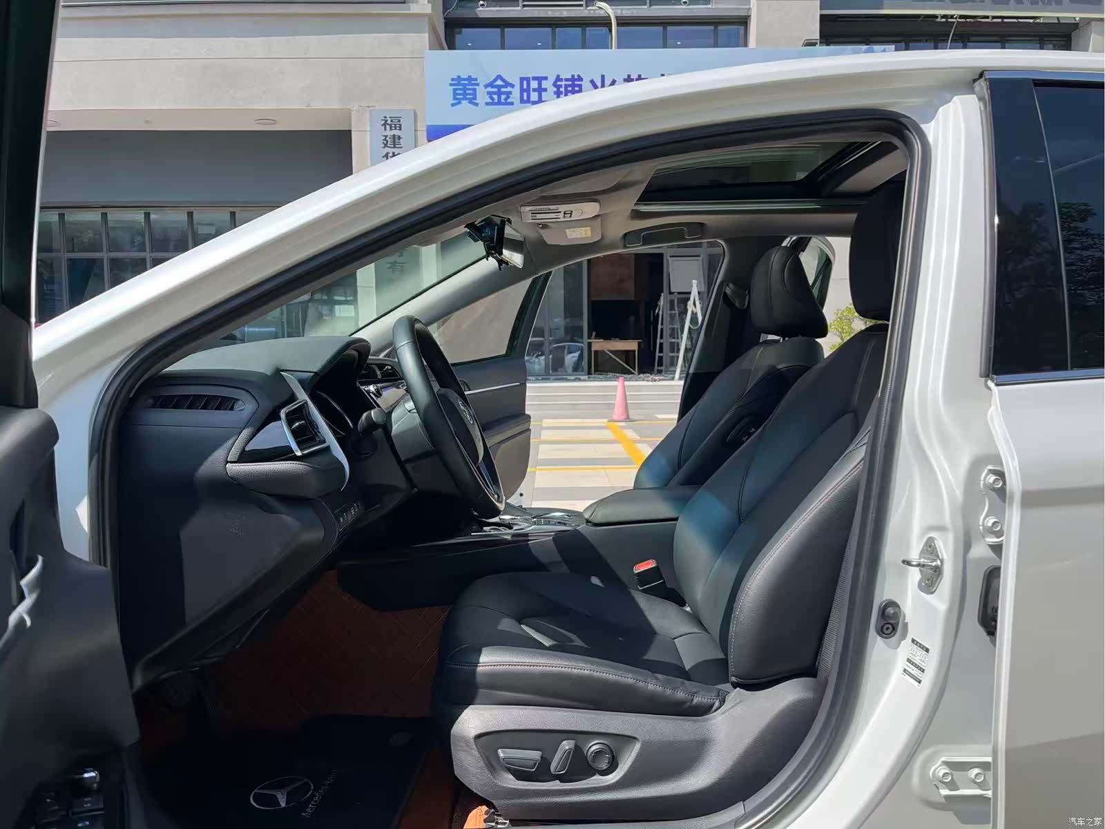 Toyota Camry, 2019 11