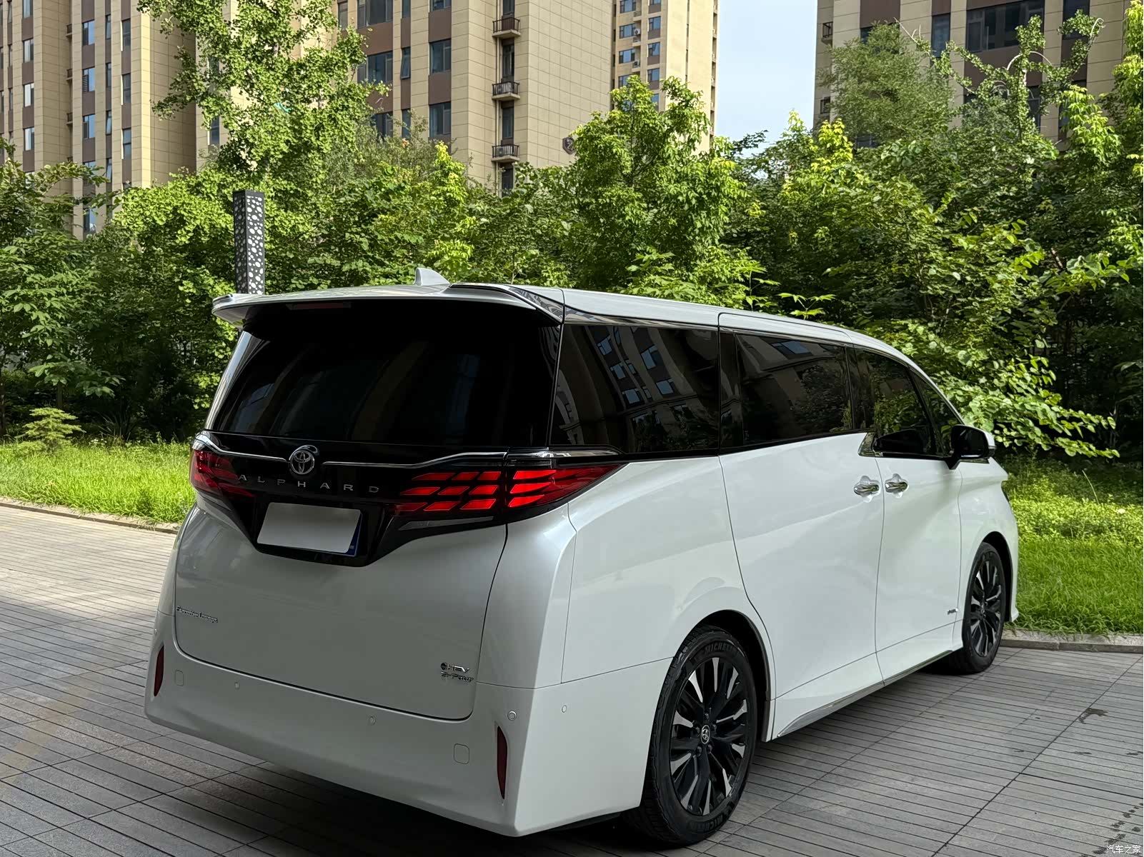 Toyota Alphard, 2023 7