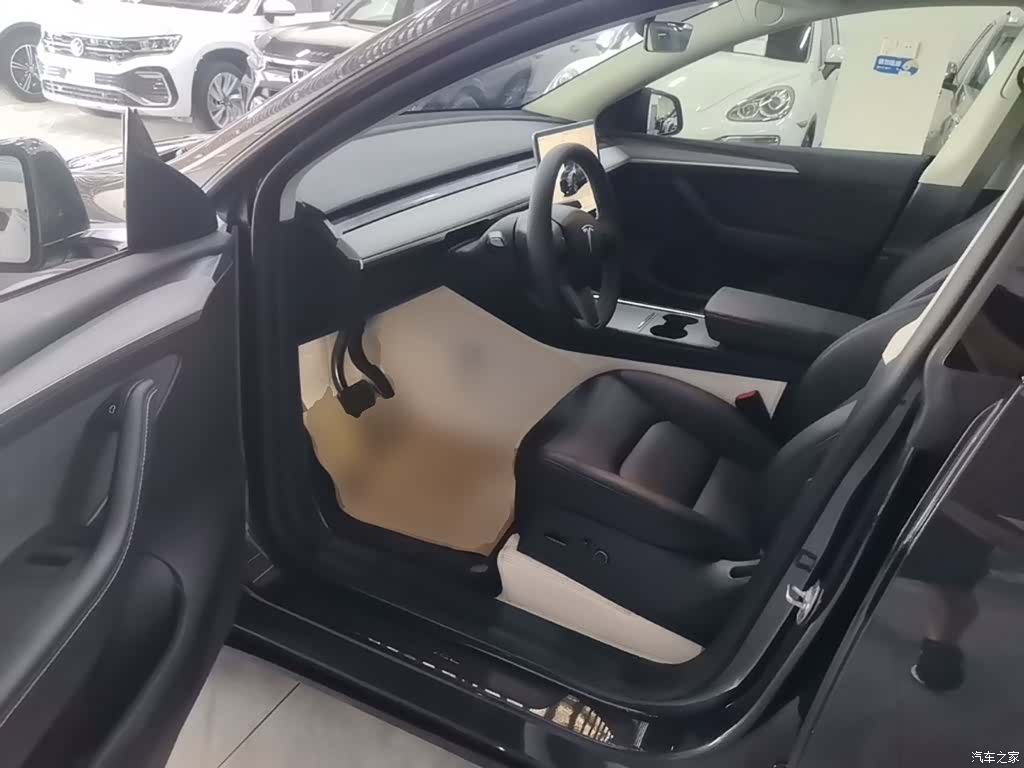 Tesla Model Y, 2024 16