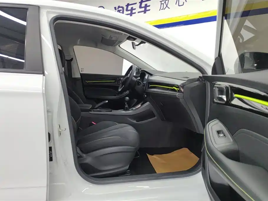 Roewe i5