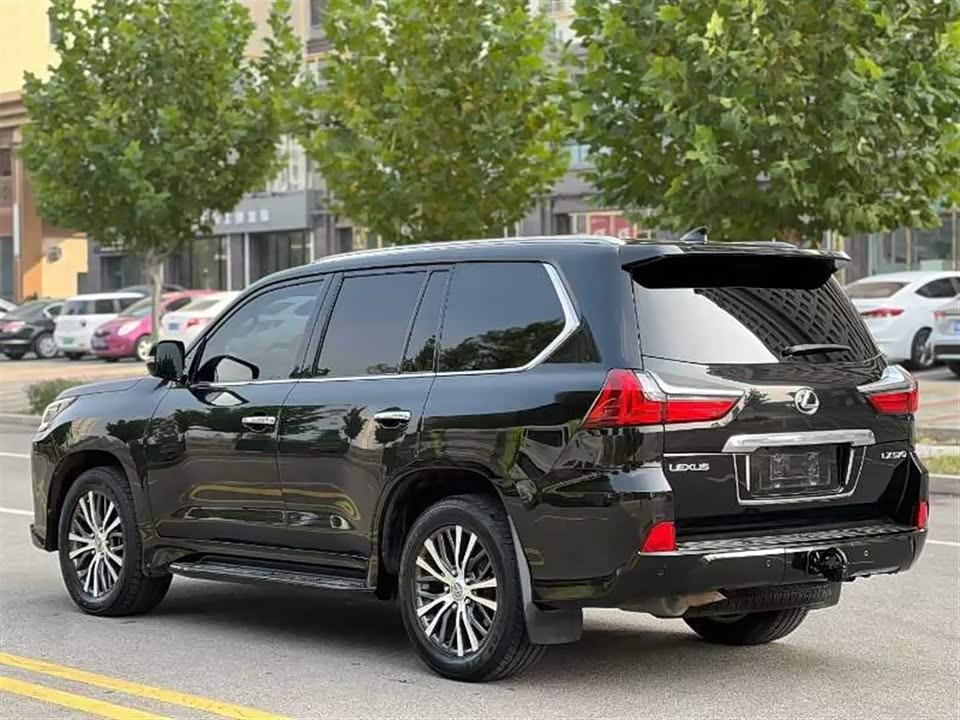 Lexus LX