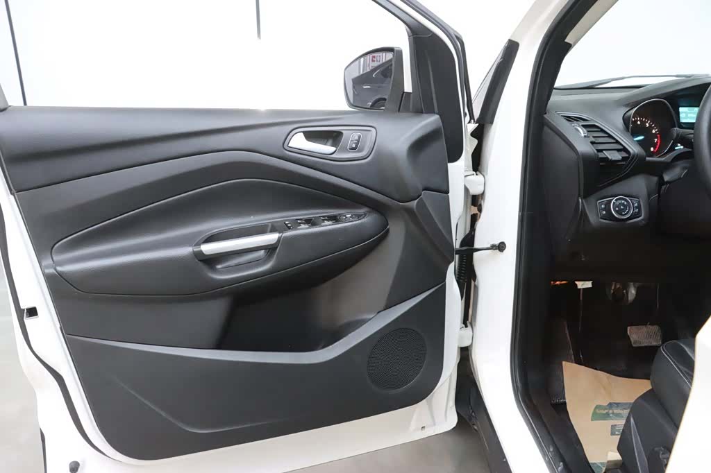 Ford Kuga, 2017 13