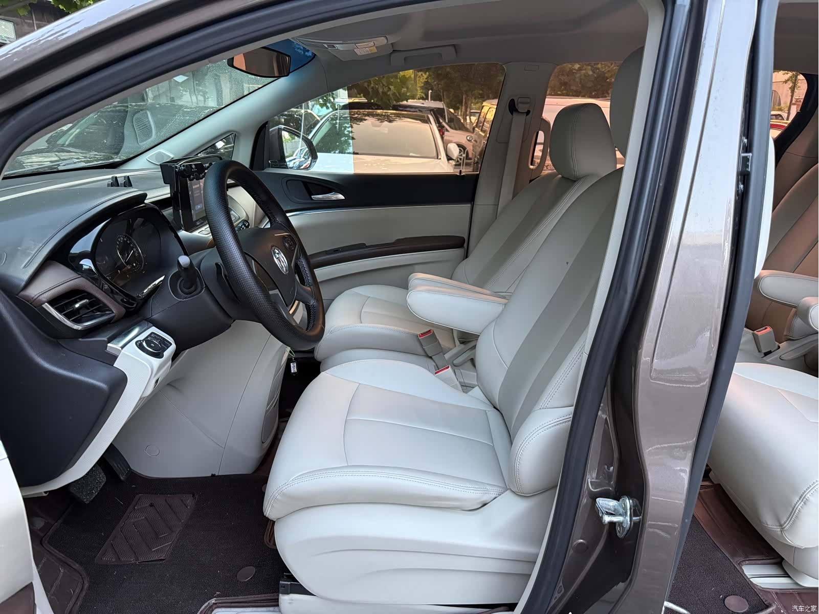 Buick GL8, 2021 9