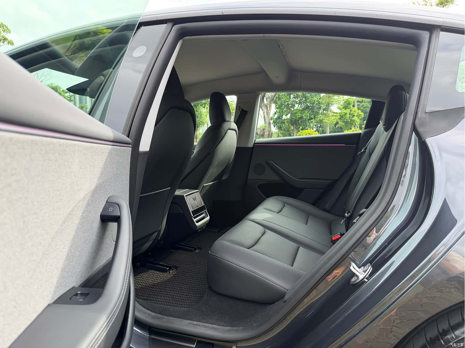 Tesla Model 3, 2025 13