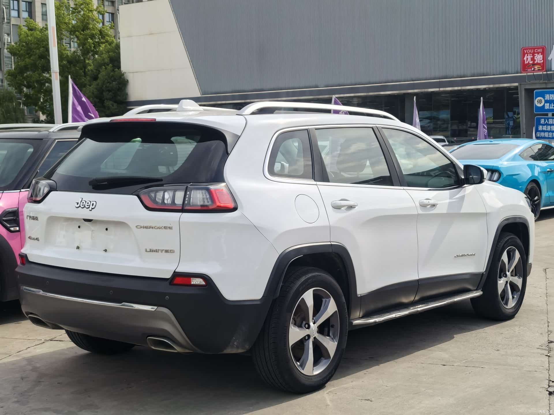 Jeep Cherokee, 2020 3
