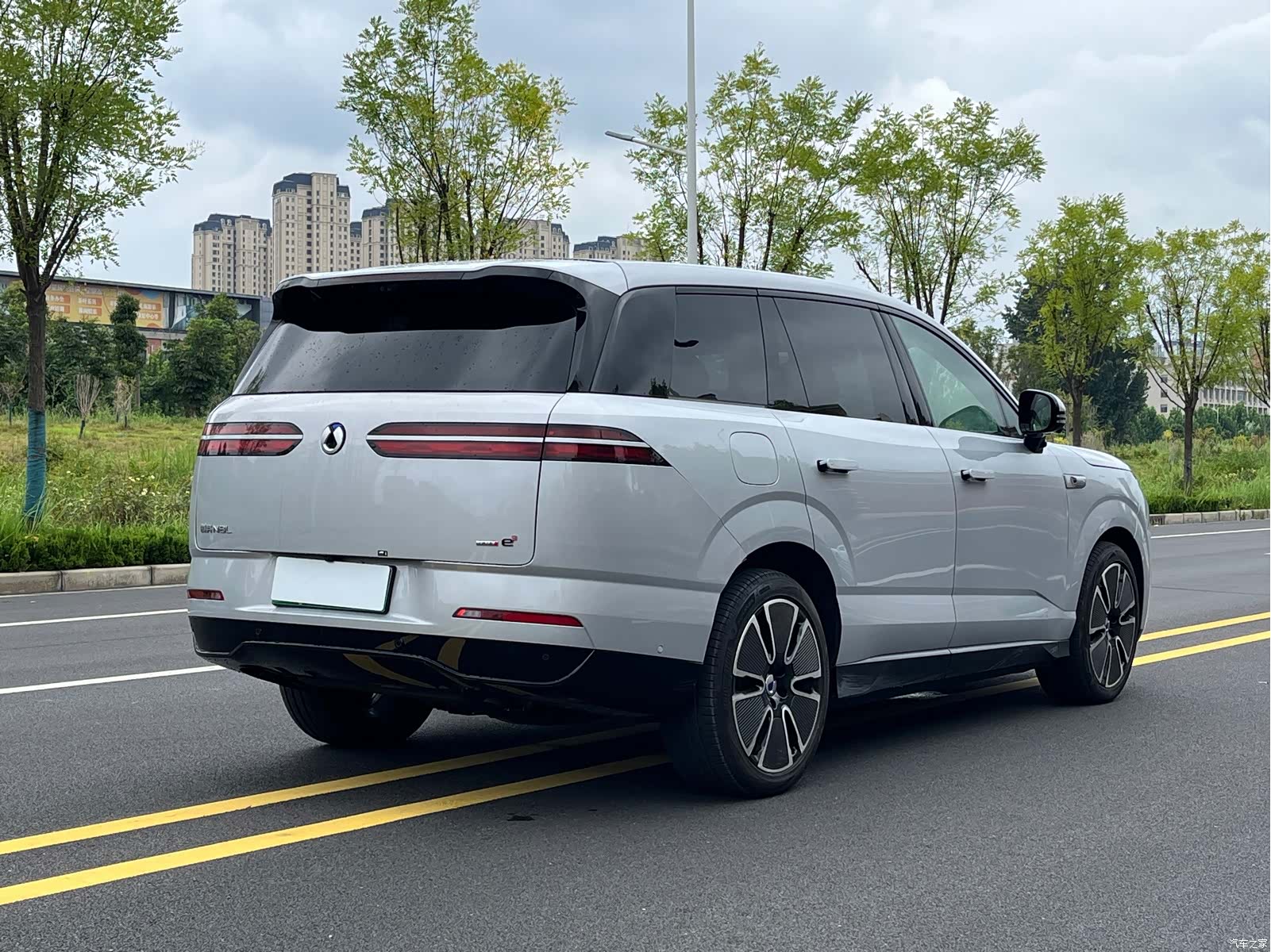 Denza N8, 2025 7