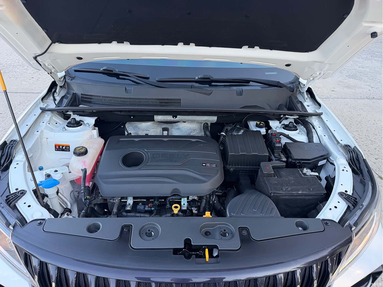 Geely X6, 2023 14