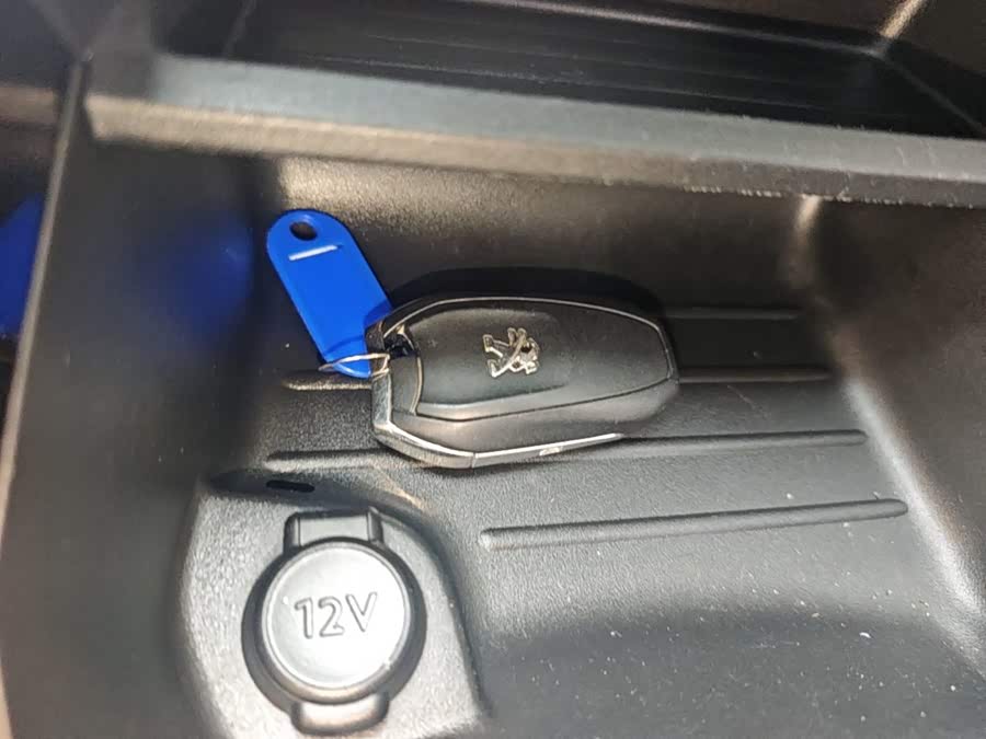 Peugeot 2008 2022, фото 17