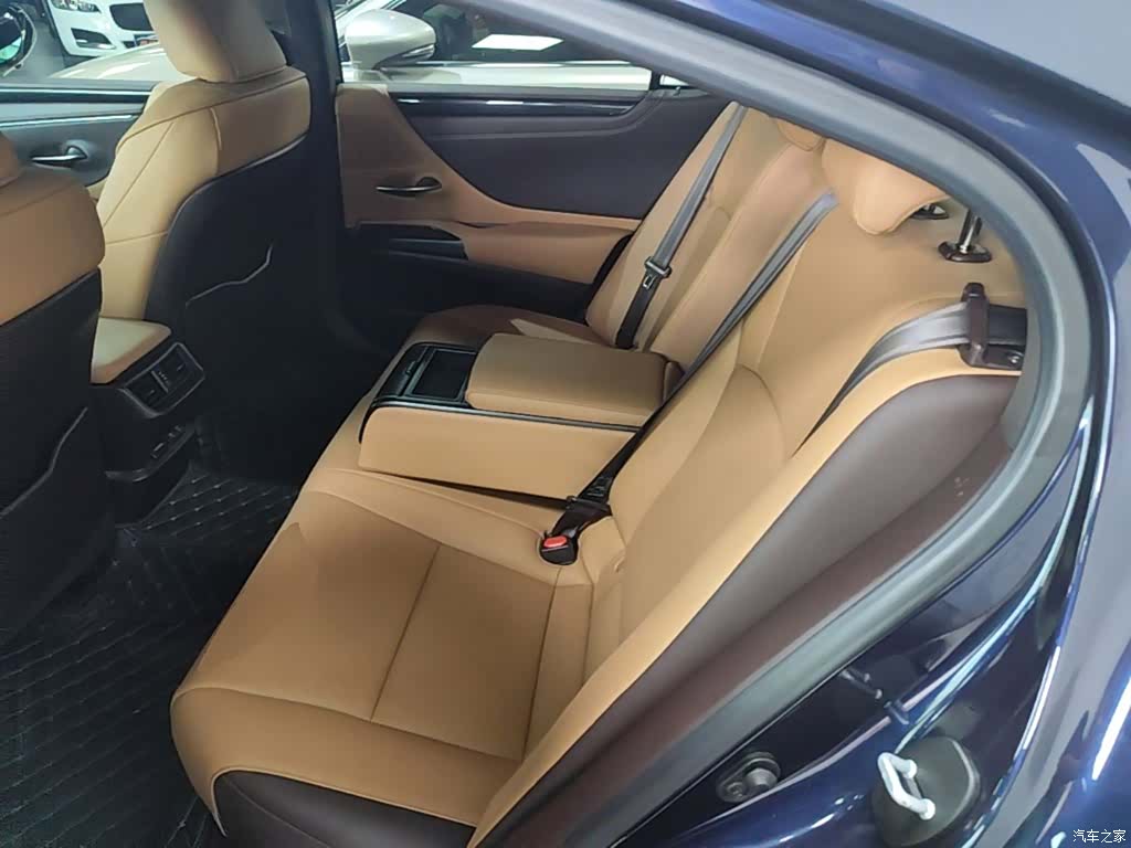 Lexus ES, 2021 17