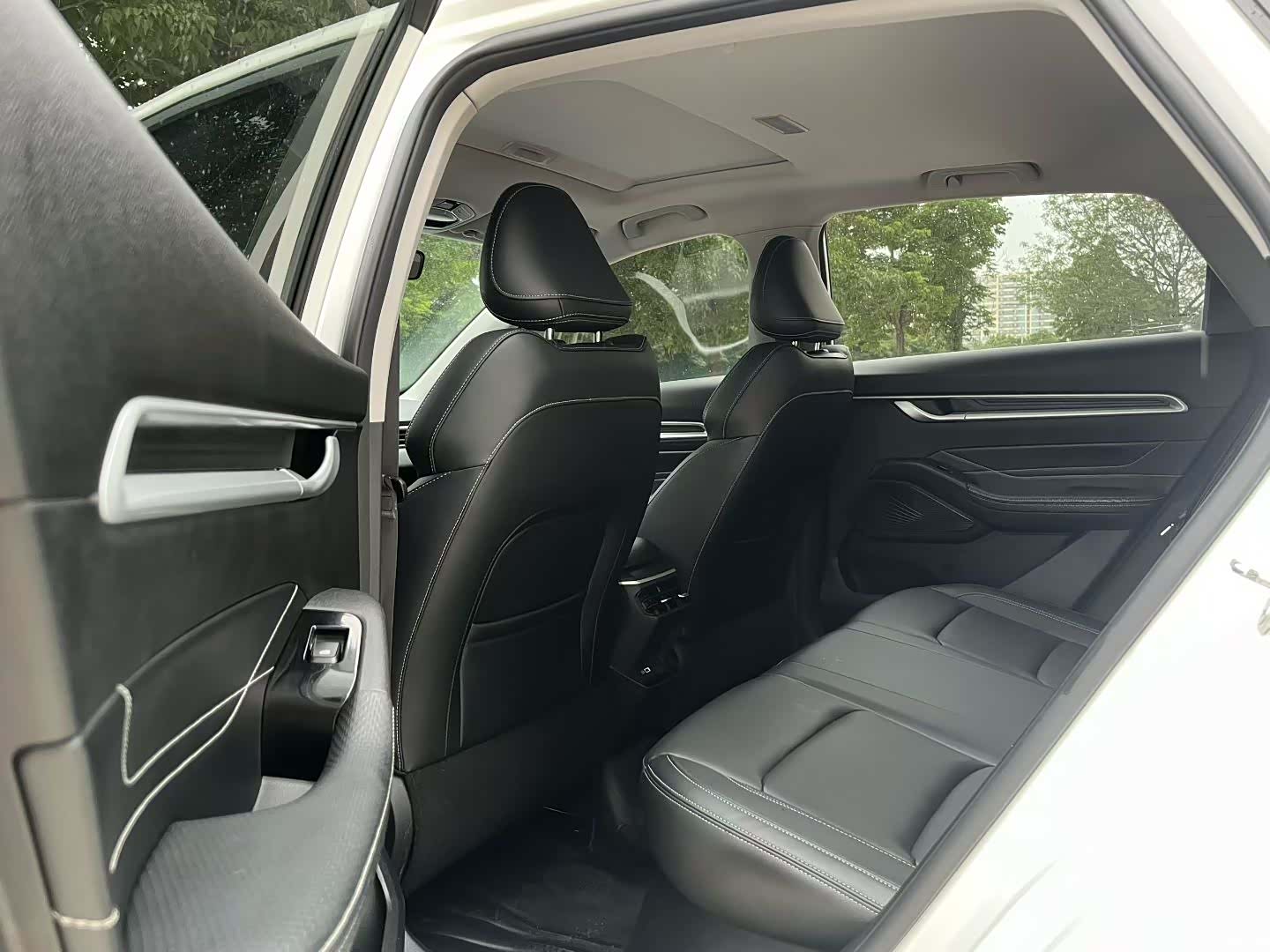Geely Emgrand, 2025 все фото