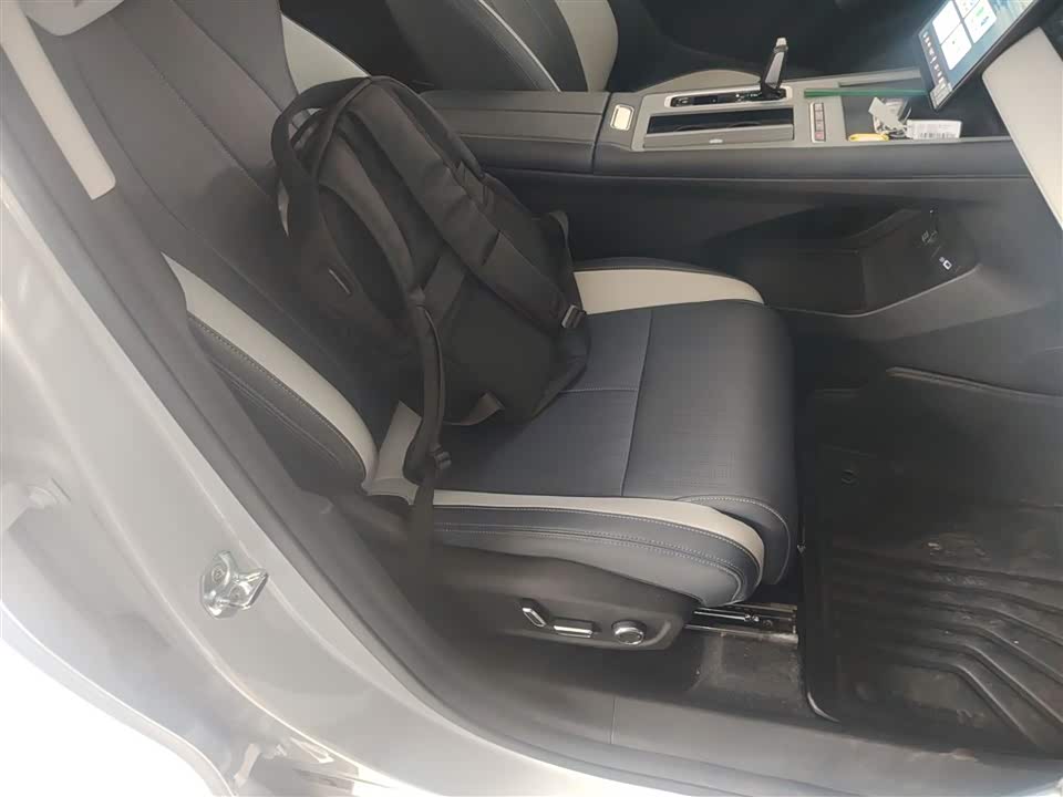 Geely Atlas L