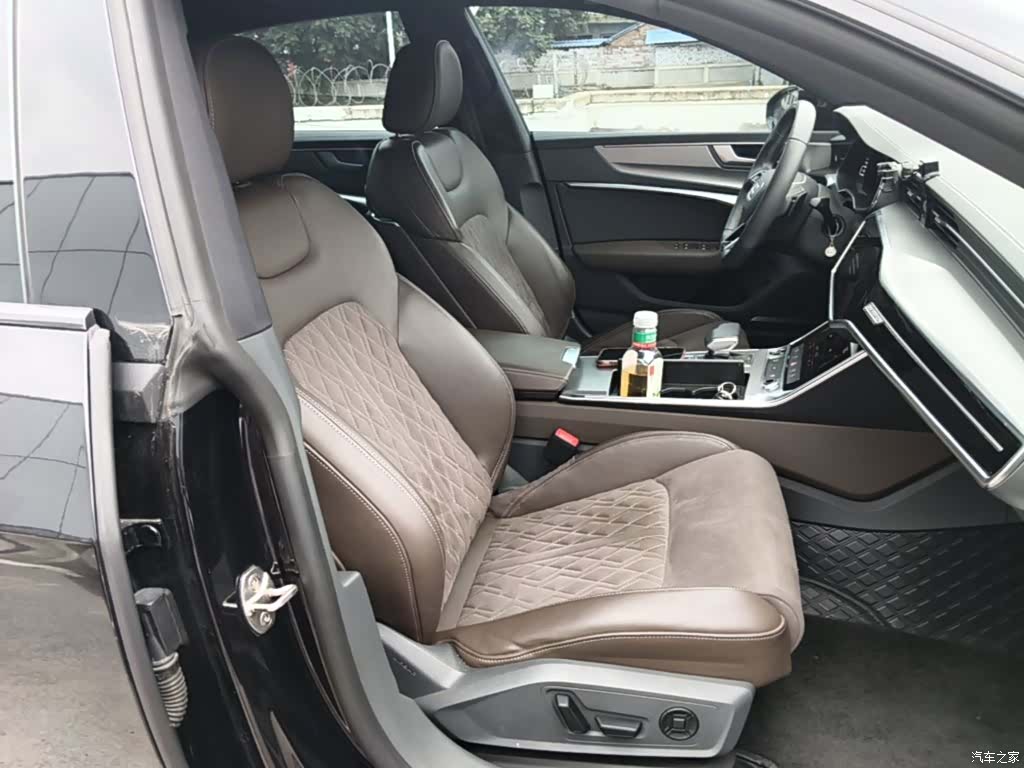 Audi A7L, 2023 25