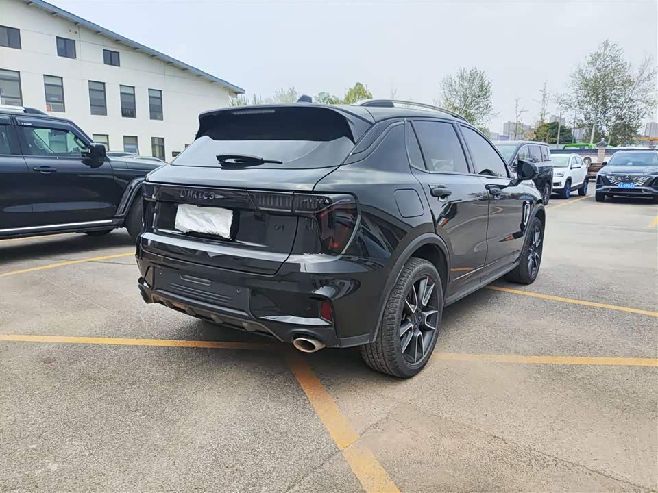 Lynk & Co 01