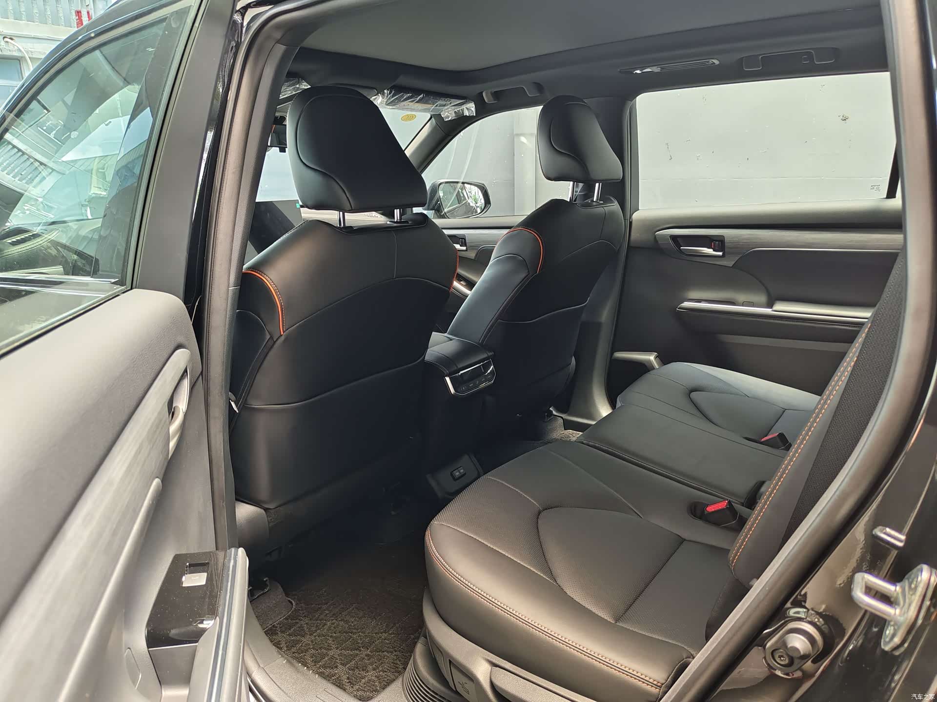 Toyota Crown, 2026 все фото