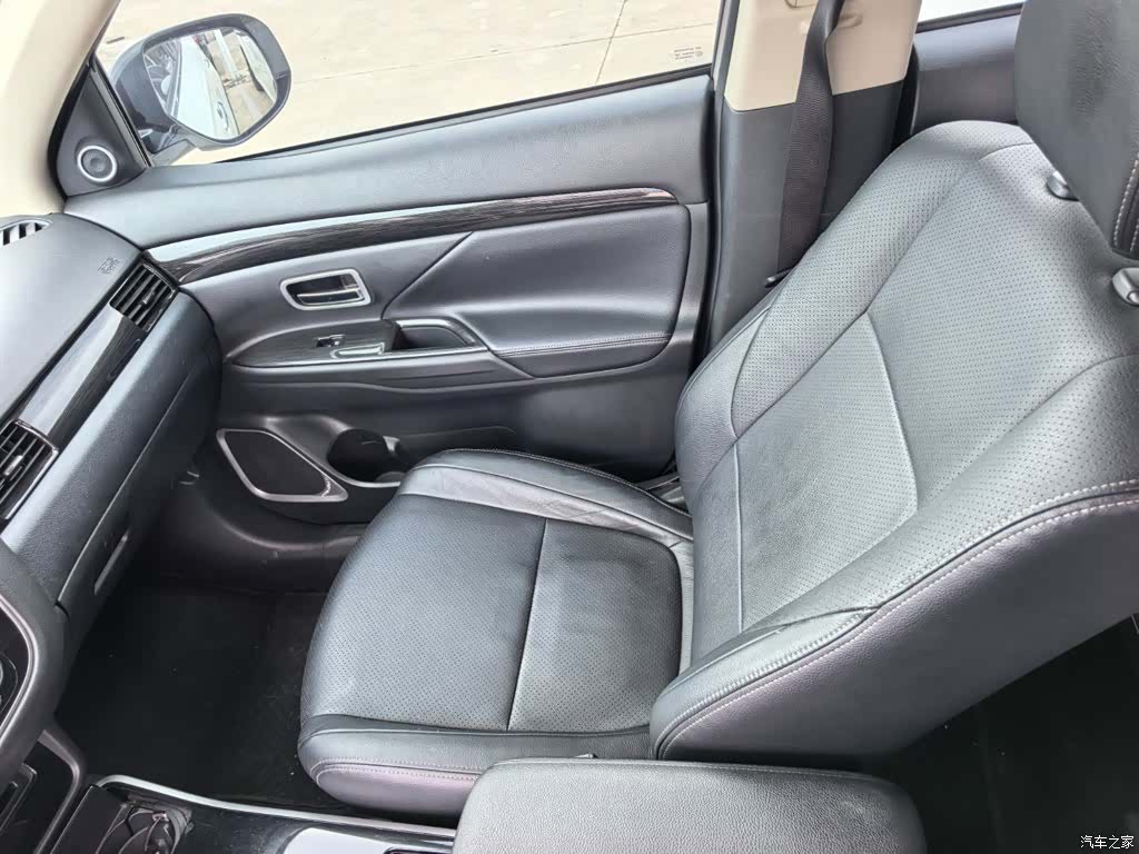 Mitsubishi Outlander, 2017 13