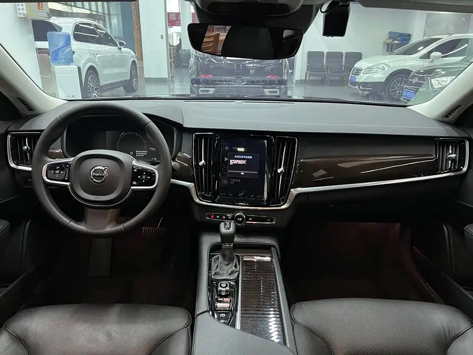 Volvo S90
