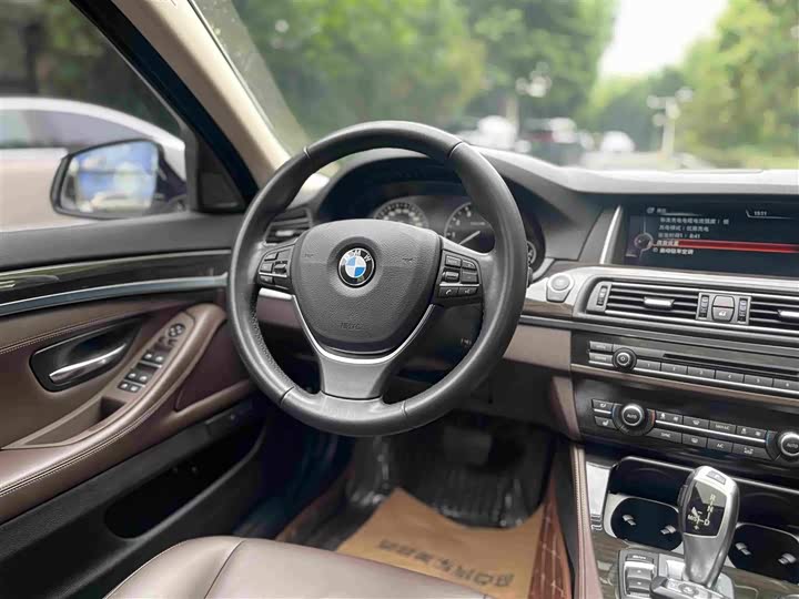 BMW 5 Series xin neng yuan 2015 530Le