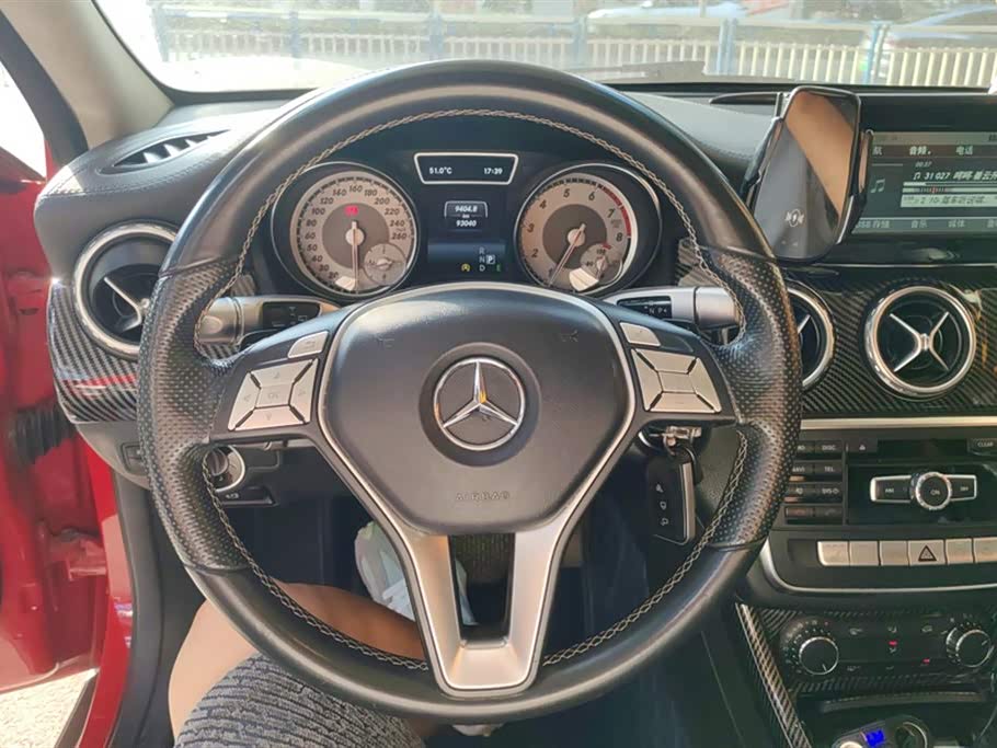 Mercedes-Benz GLA Mercedes-Benz GLA