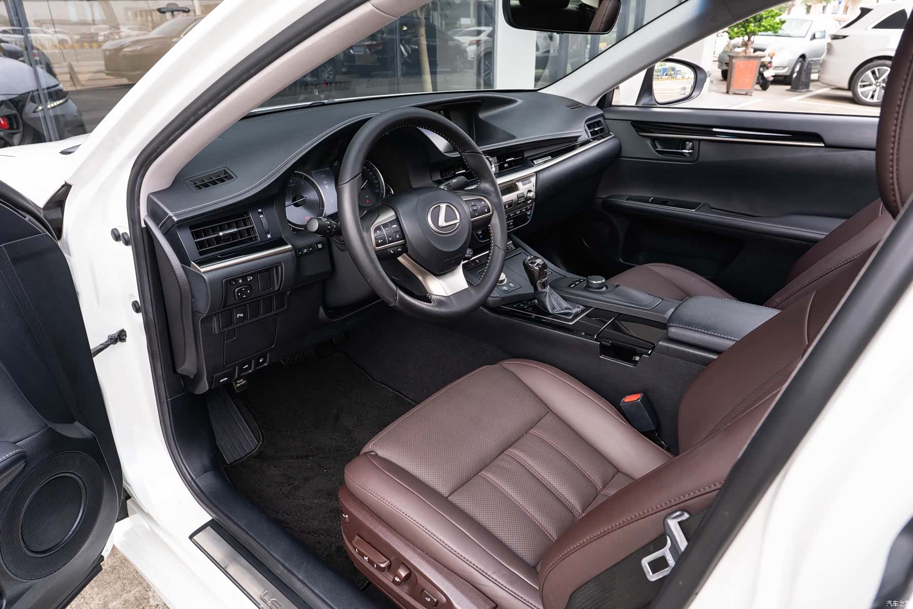 Lexus ES, 2018 10