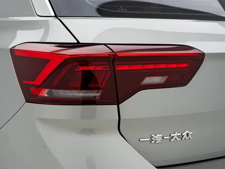 Volkswagen T-ROC exploring Songs