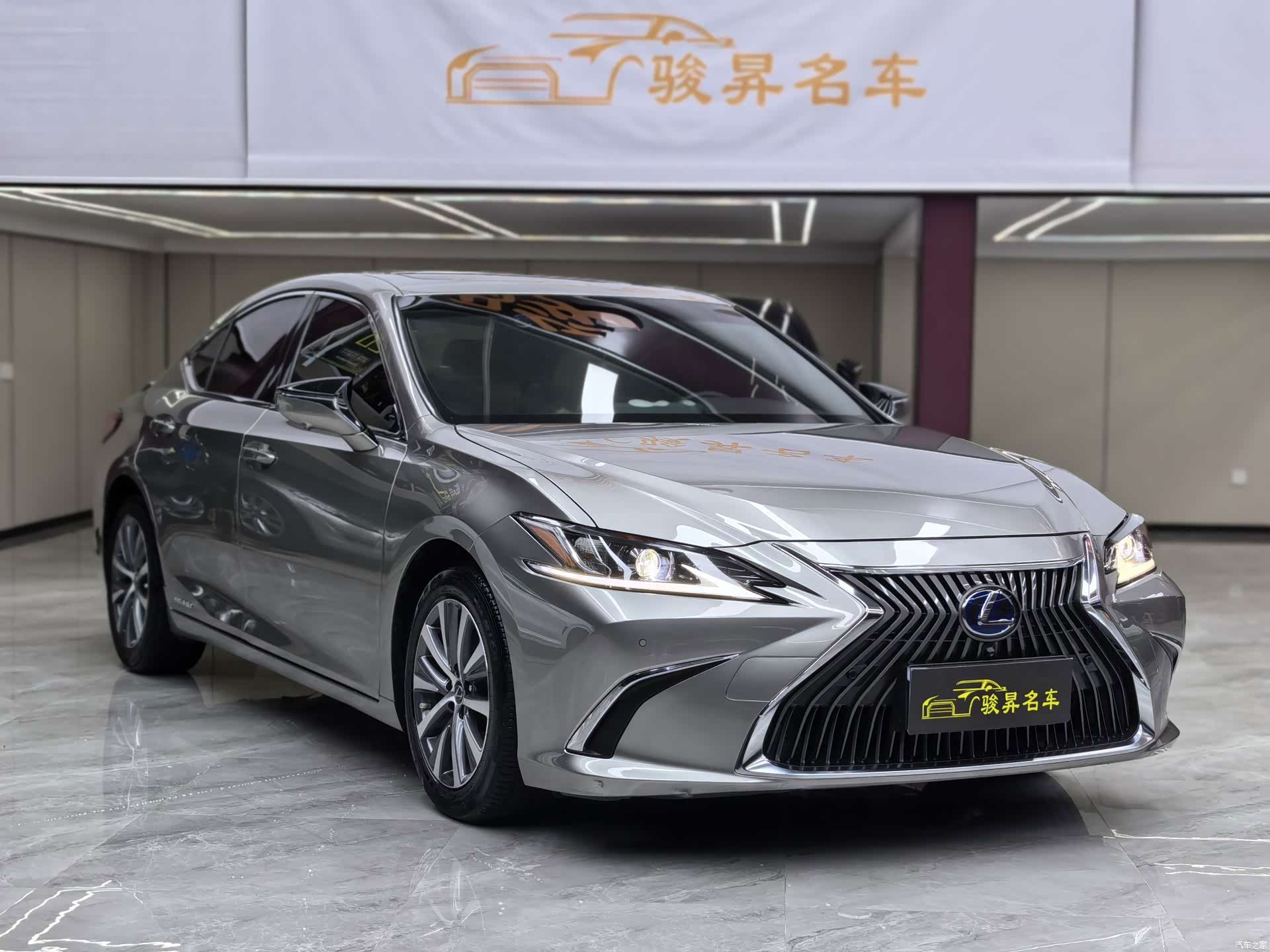 Lexus ES, 2020 3
