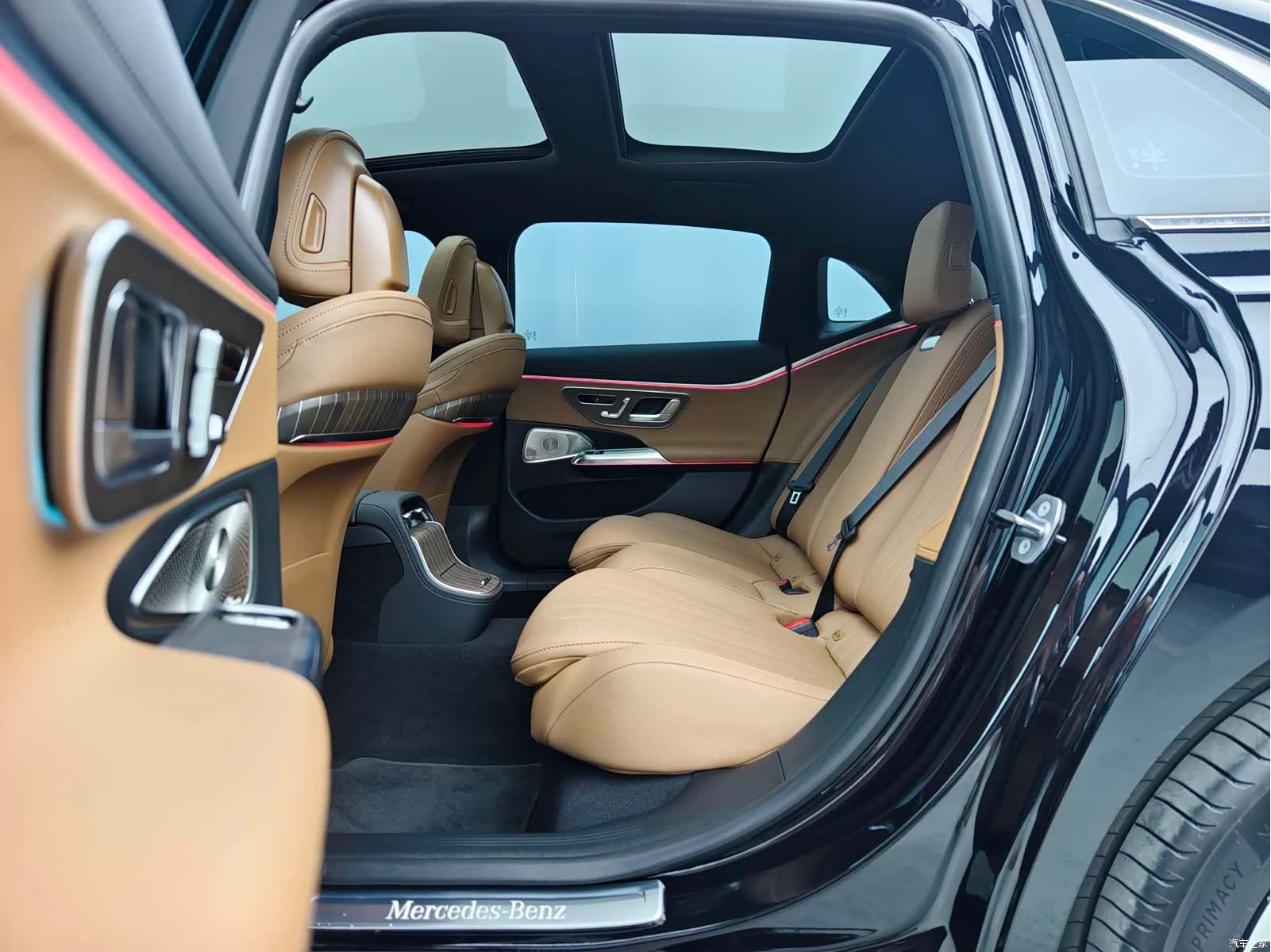 Mercedes-Benz E-Class, 2025 15