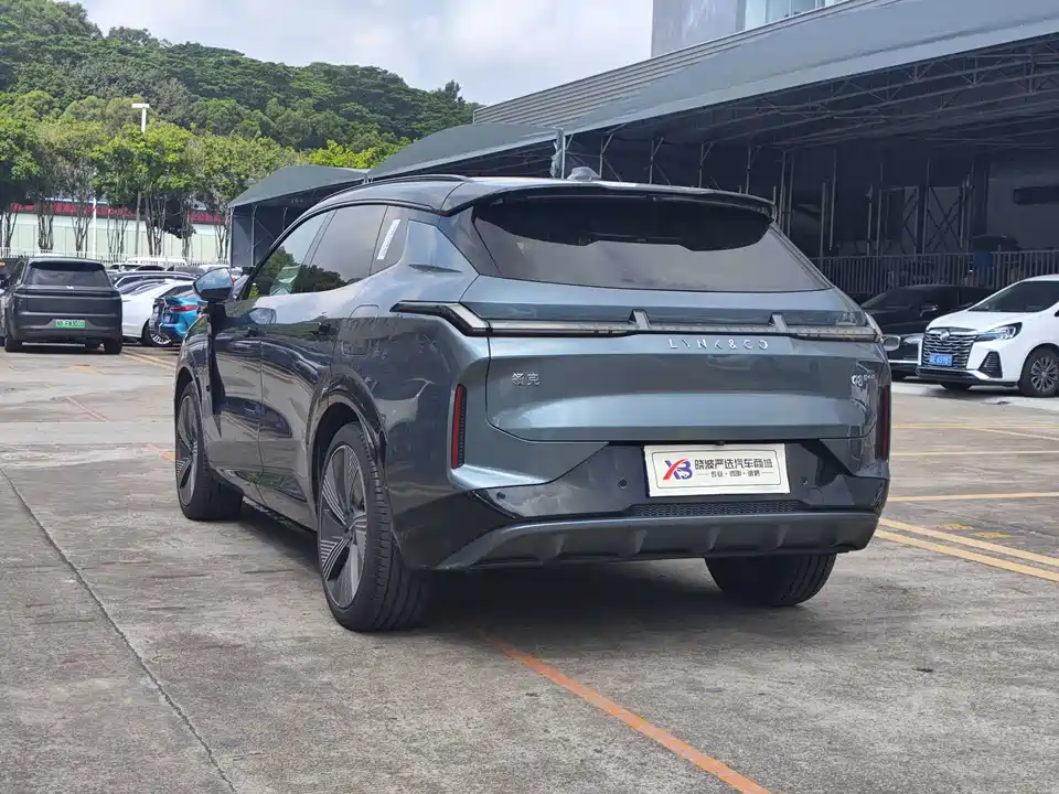 Lynk & Co 08 EM-P