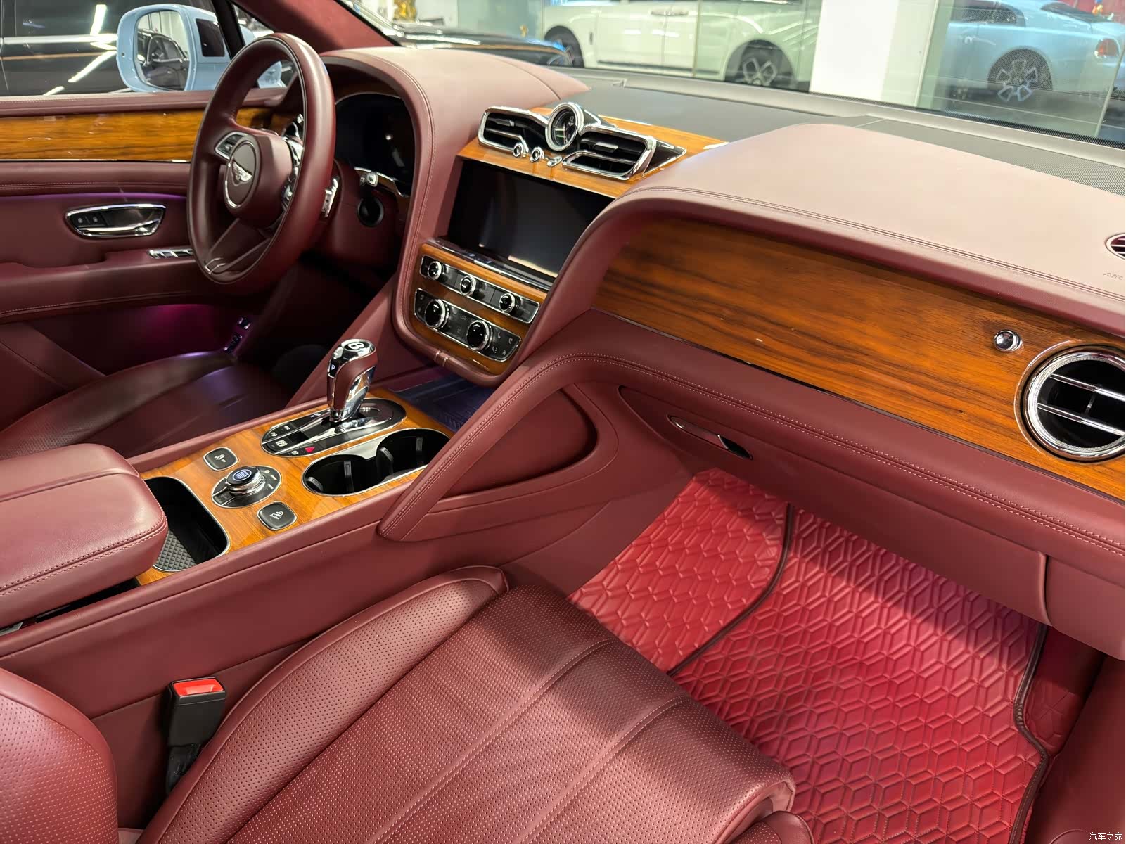 Bentley Bentayga, 2022 6