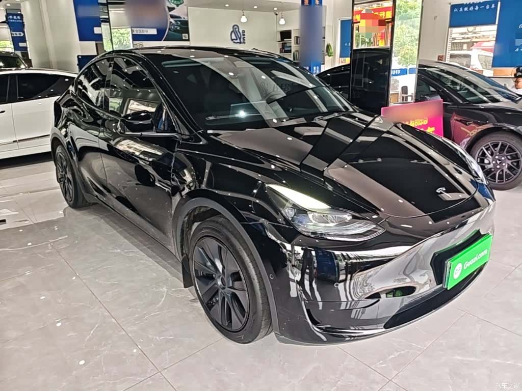 Tesla Model Y, 2023 4