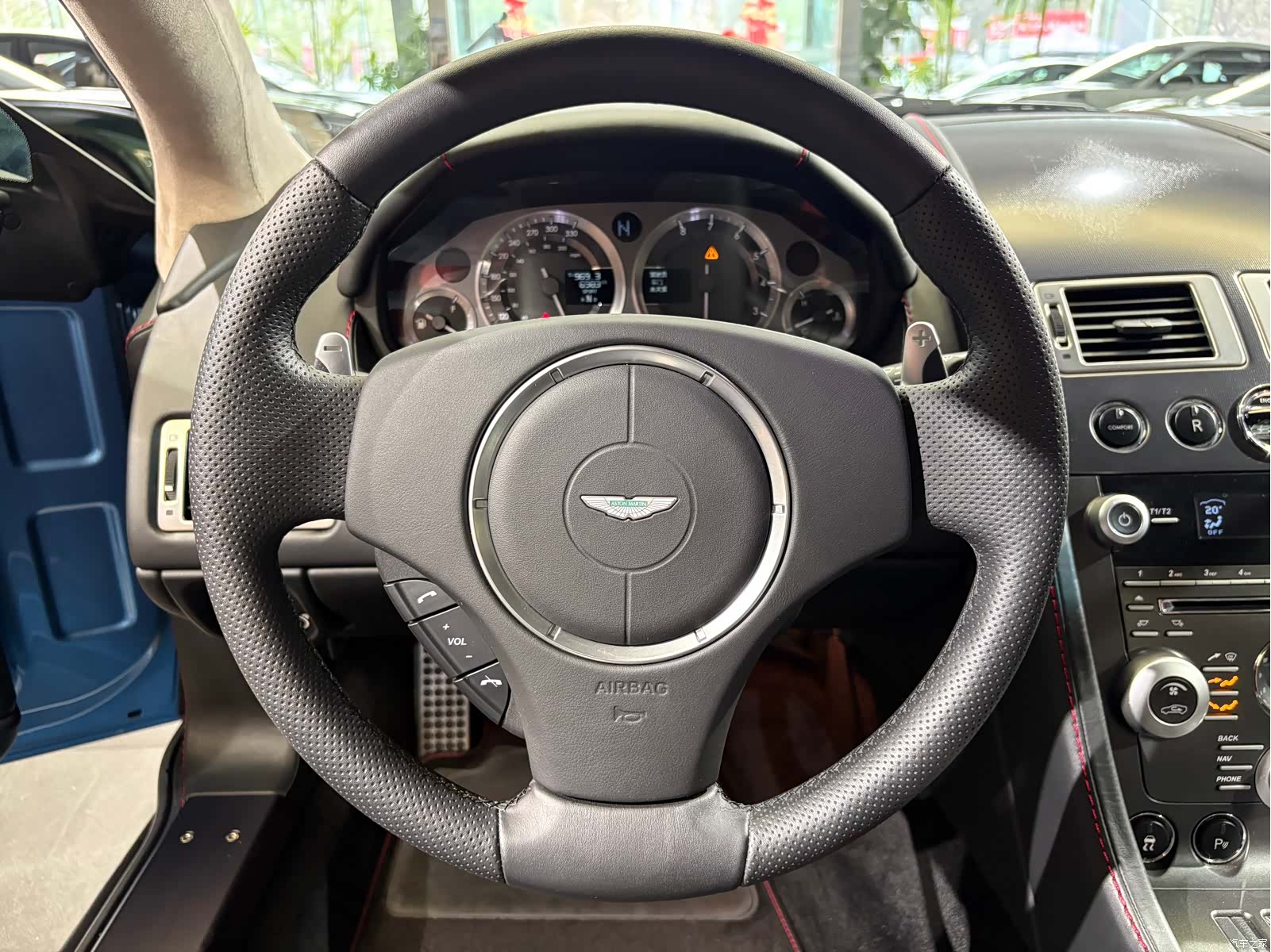 Aston Martin Vantage, 2010 14