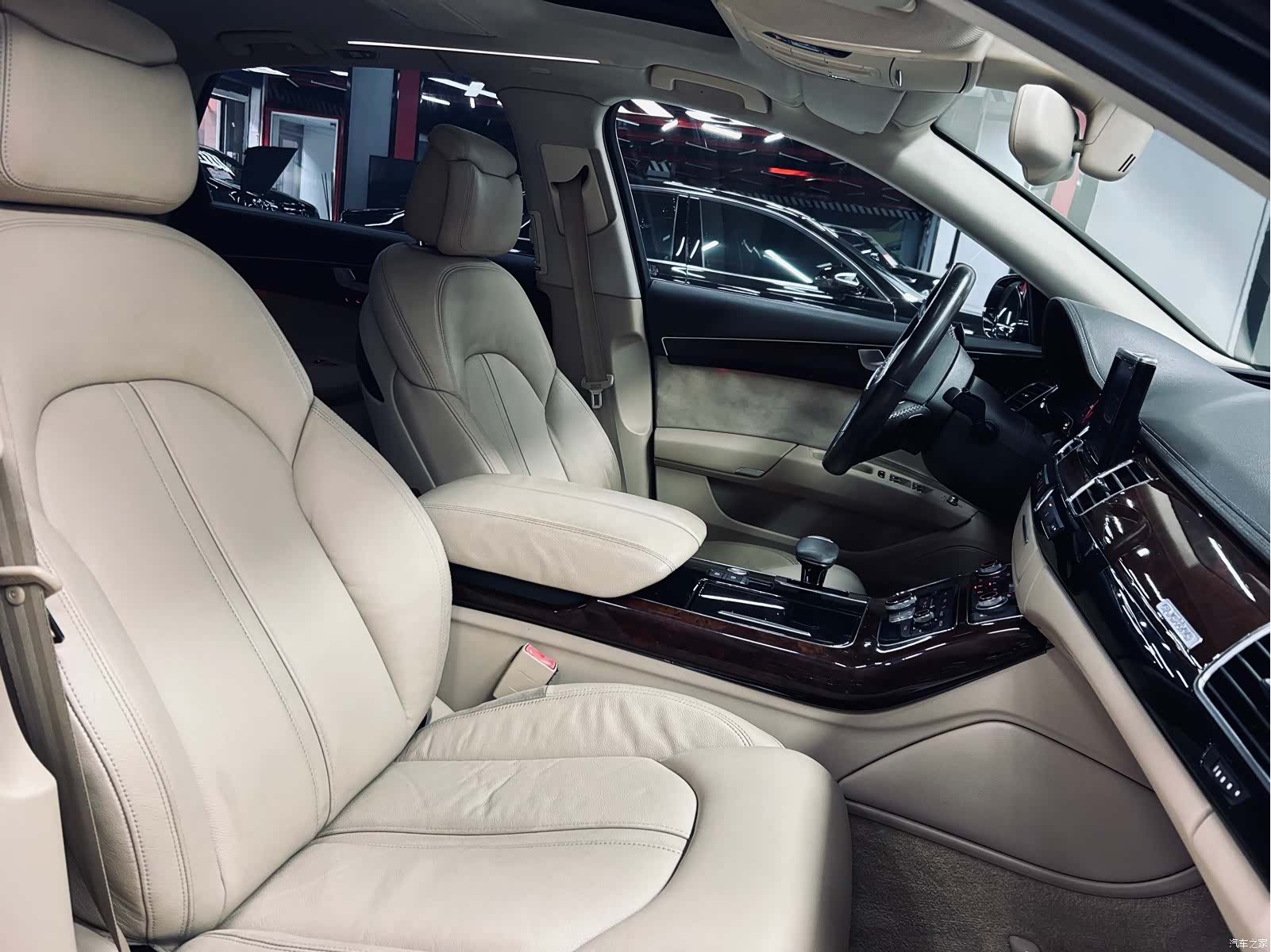 Audi A8L, 2011 14