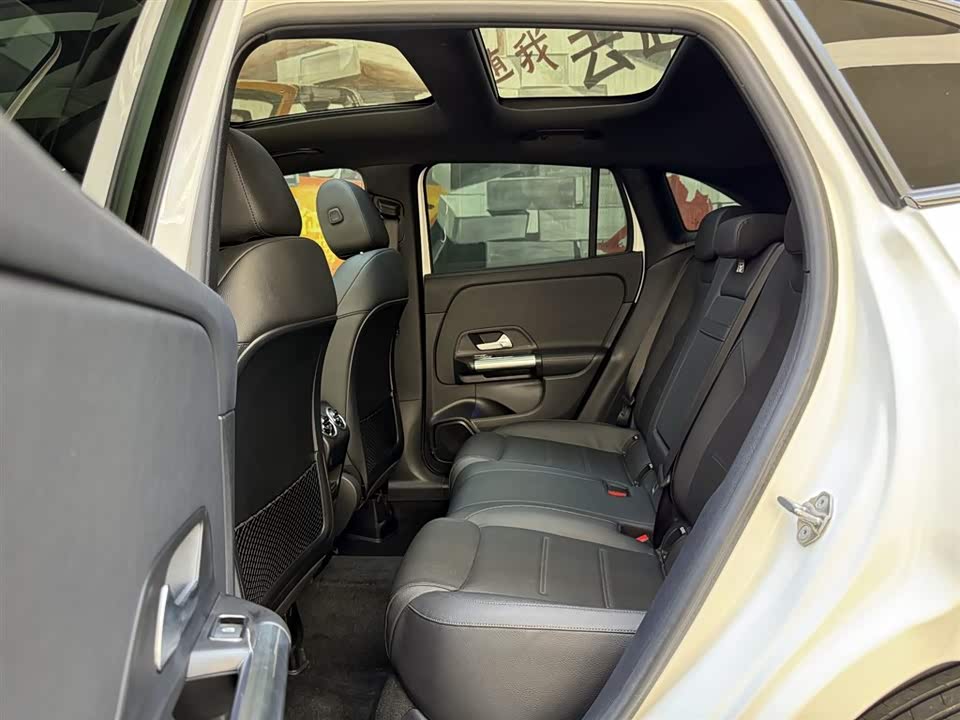 Mercedes-Benz GLA Mercedes-Benz GLA