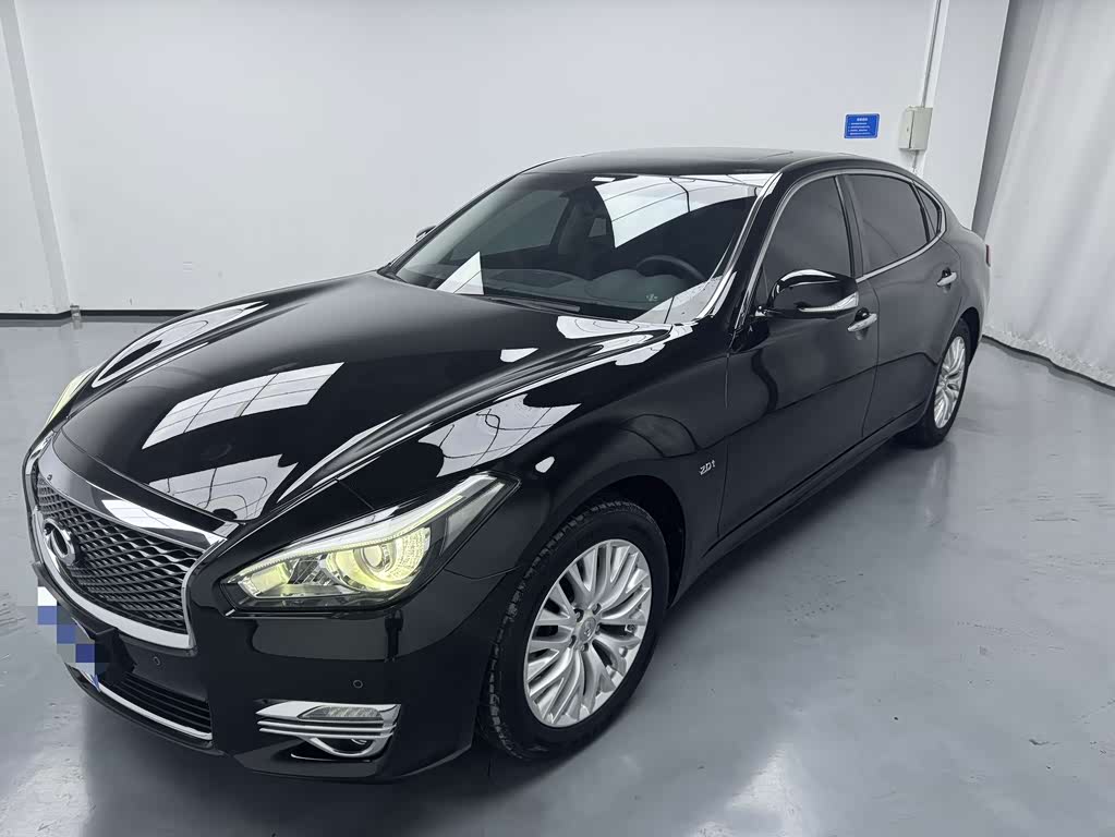 Infiniti Q70