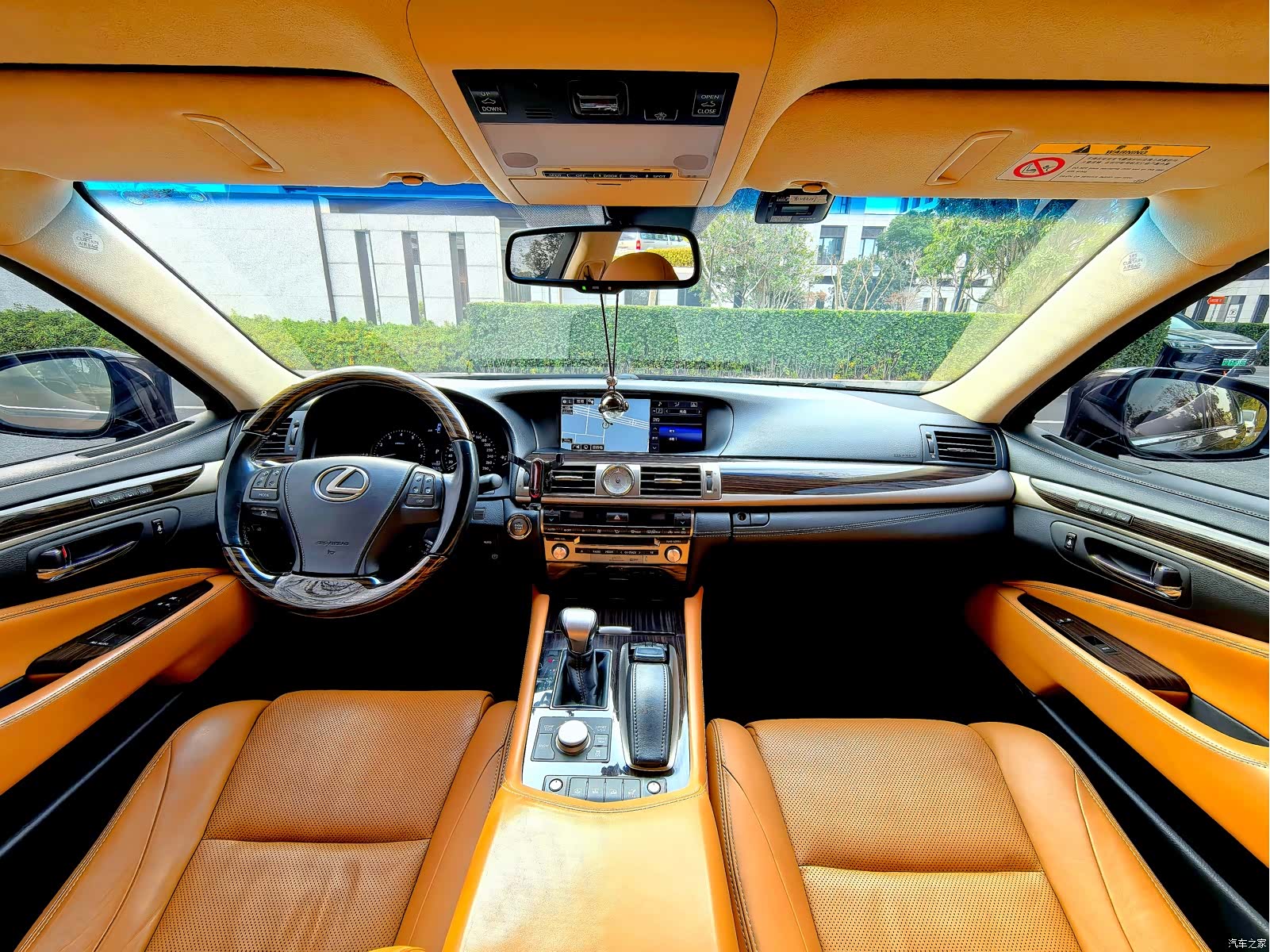 Lexus LS, 2015 11