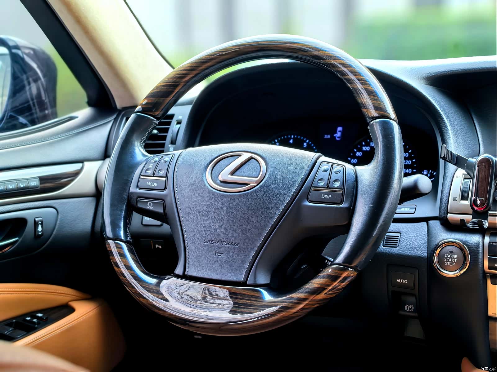 Lexus LS, 2015 7