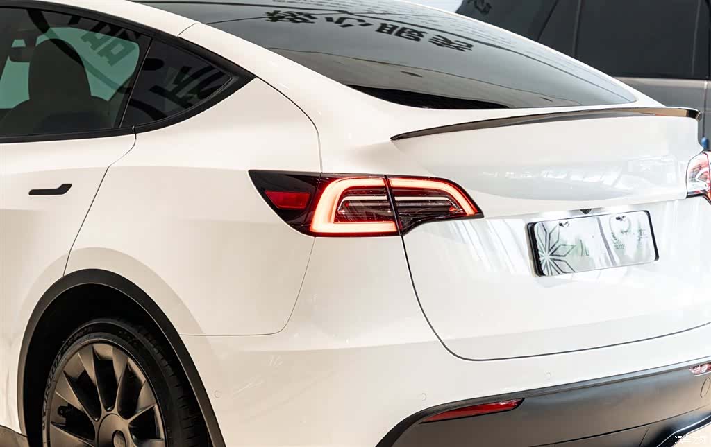 Tesla Model Y, 2023 19