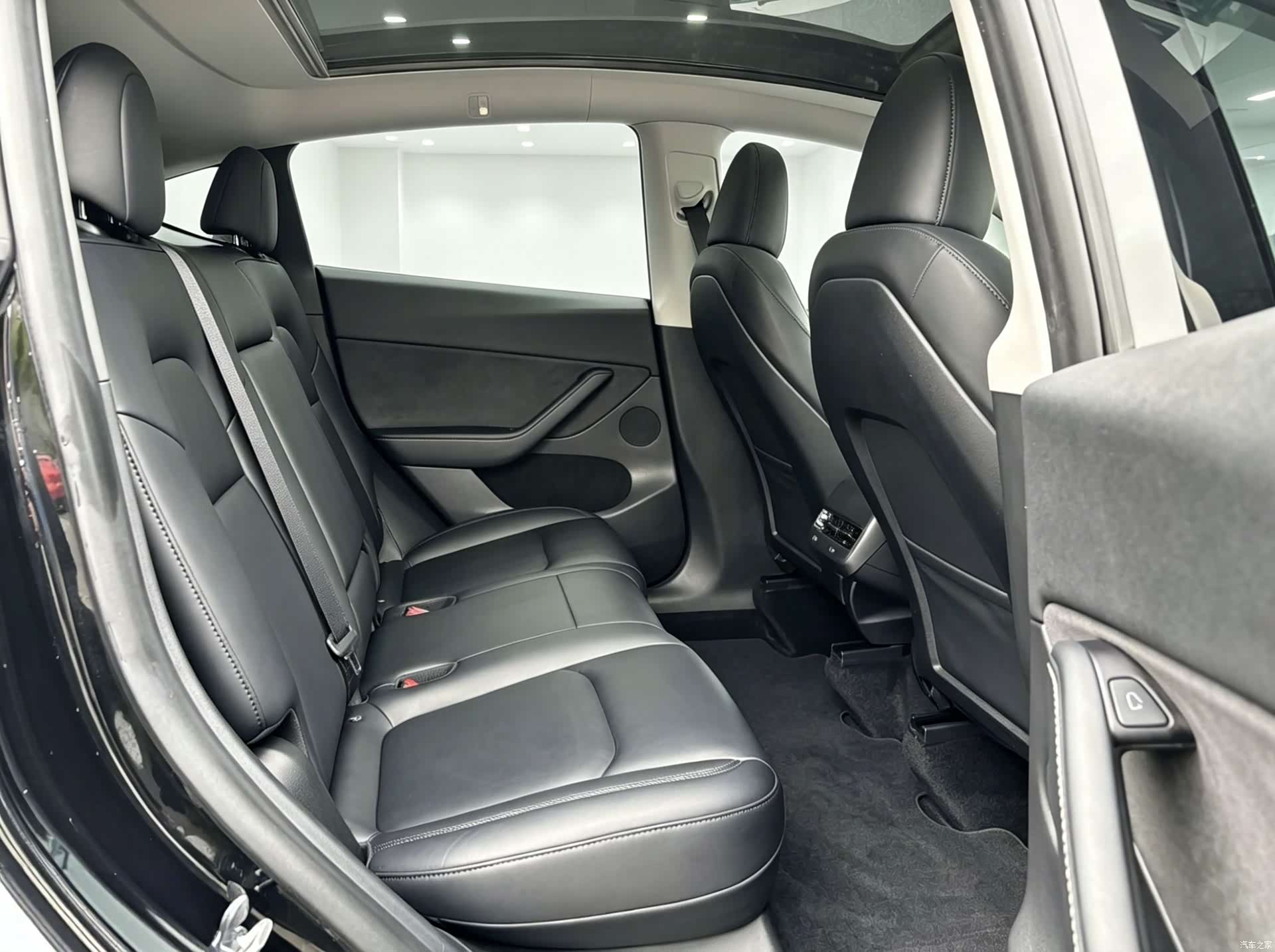 Tesla Model Y, 2023 9